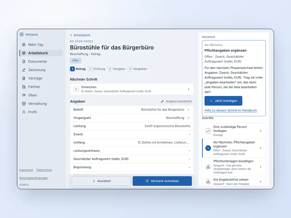 Akte einer Beschaffung mit dem Assistenten daneben: als Nächstes Pflichtangaben ergänzen, darunter die Schritte und warum einige noch gesperrt sind
